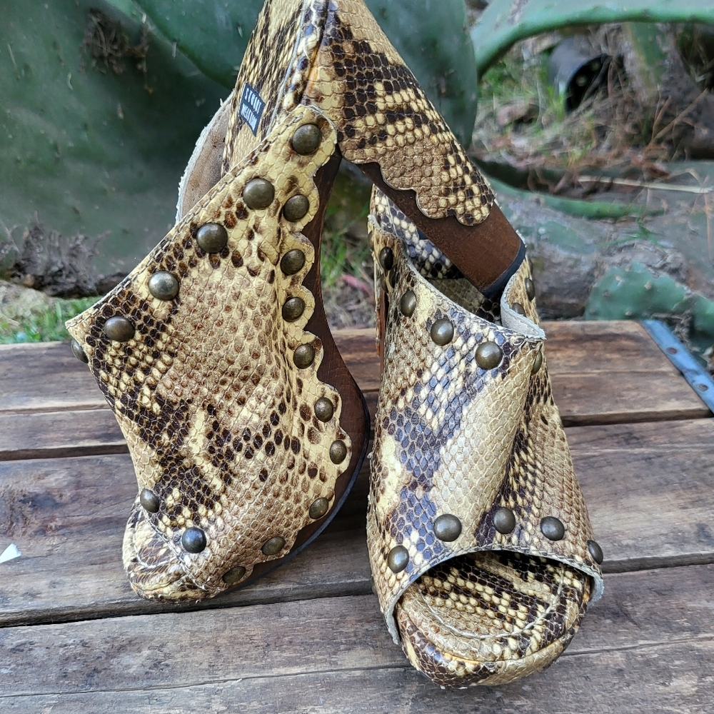 Patent Leather Snake Skin Pint Stuart Weizmann Slides